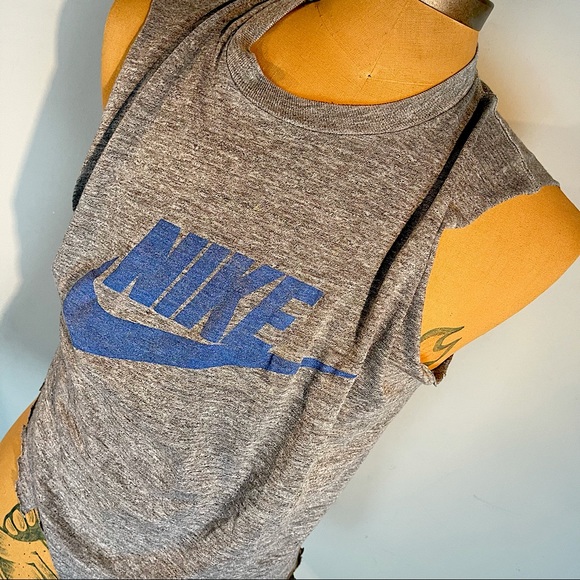 vintage nike logo sleeveless half shirt